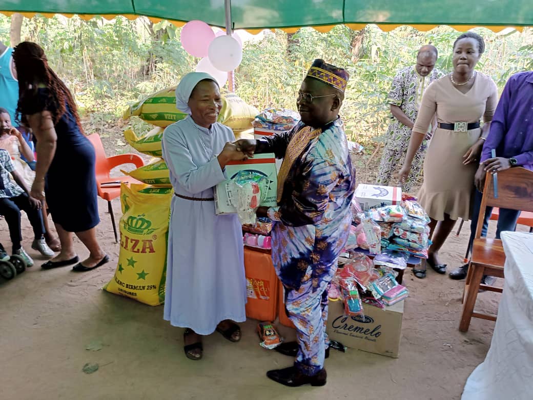 ONG ATIR et NoÃƒÂ Ã‚Â«l DE POUKN au chevet  de six orphelinats du Togo pour bien f&ecirc;ter la NoÃƒÂ Ã‚Â«l